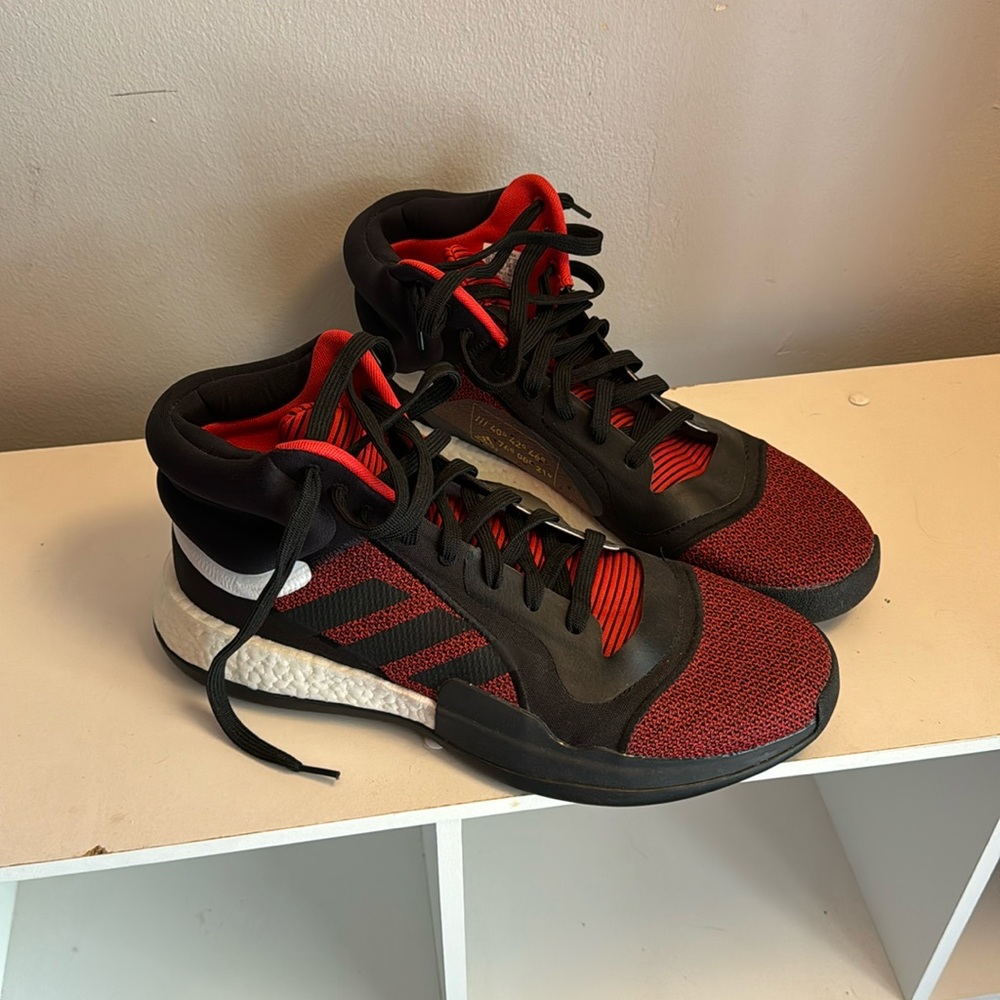 Adidas basketball shoe never worn